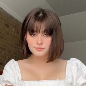 Meet your Posher, Cortney